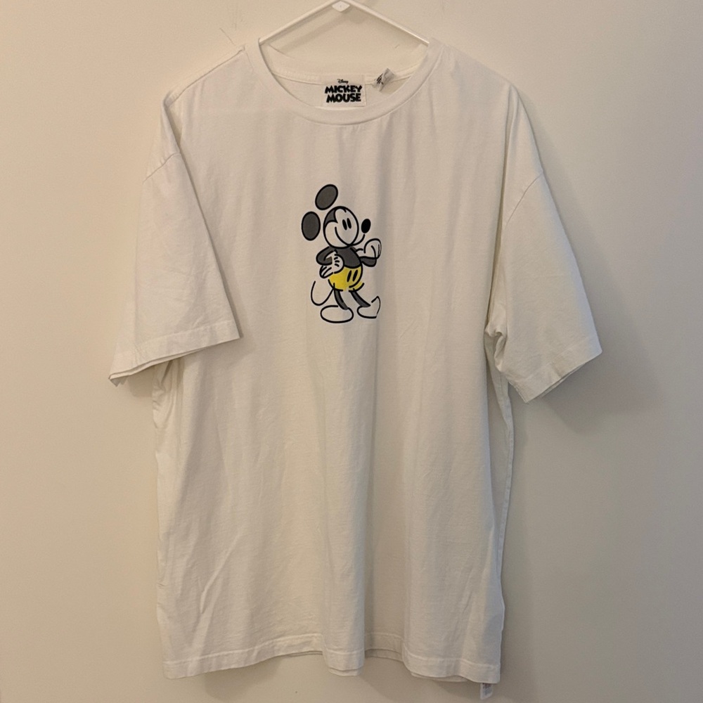 Men’s Disney White Tee with Mickey Mouse Graphic